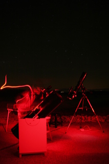 Astronome amateur en cours d'observation