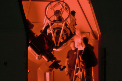 Observation nocturne au télescope